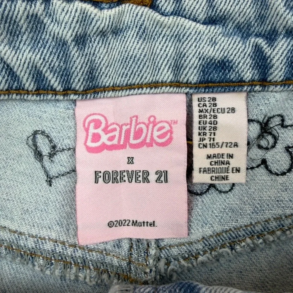 Forever 21 x Barbie Light Wash Distressed Graphic Denim‎ Shorts Womens 28 NEW
